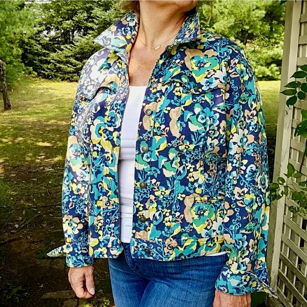 Liz Claiborne Fitted/Slim Fit Blue Multi Floral Denim Jacket - Size Medium